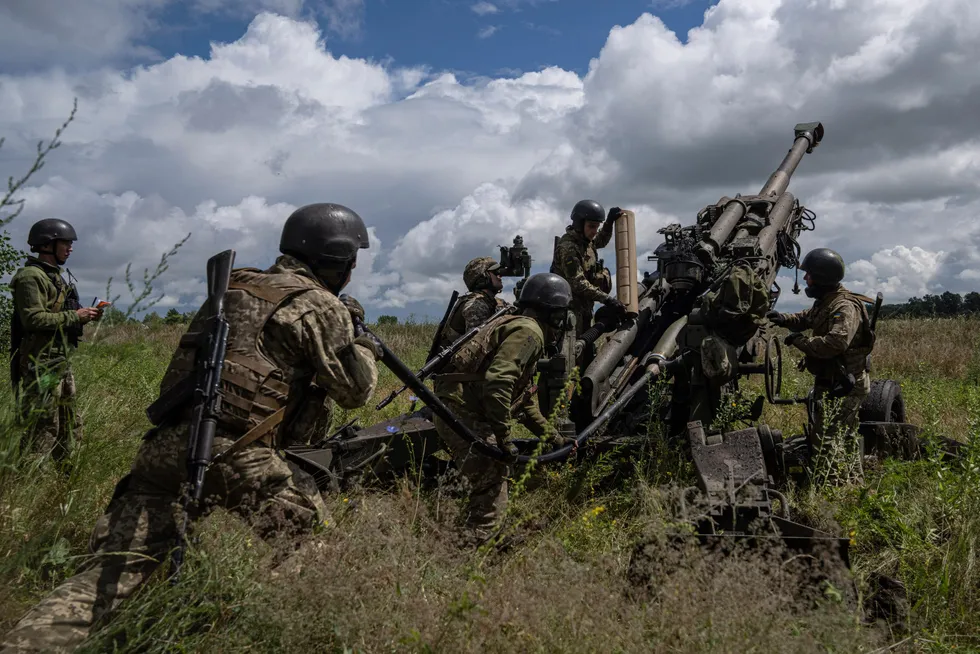 Ukrainske soldater bruker amerikansk artilleri mot russiske stillinger i Kharkiv-regionen i midten av juli. I september skal ukrainerne ha gjenerobret store områder i denne delen av landet.