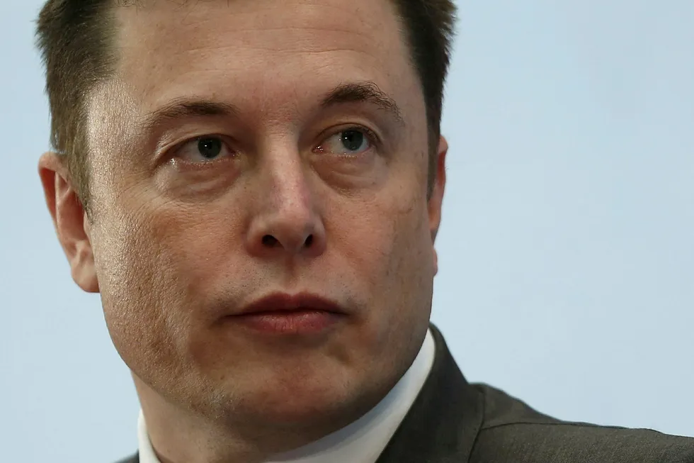 Tesla-sjef Elon må i henhold til forliket med amerikanske børsmyndigheter tre av som styreleder i selskapet neste måned.