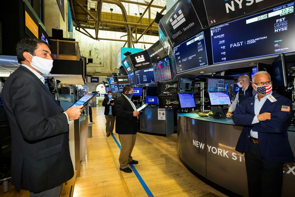 Wall Street endte uken med ny toppnotering for både Nasdaq Composite og S&P 500.