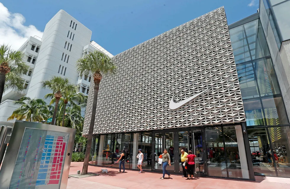 Nike skal ha brukt flere metoder for å unngå å betale skatt over store overskudd, viser Paradise Papers. (AP Photo/Alan Diaz) Foto: Alan Diaz
