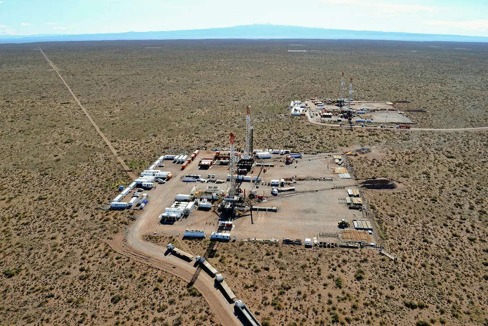 Production on the rise: shale rigs in the Vaca Muerta play in the province of Neuquen, Argentina