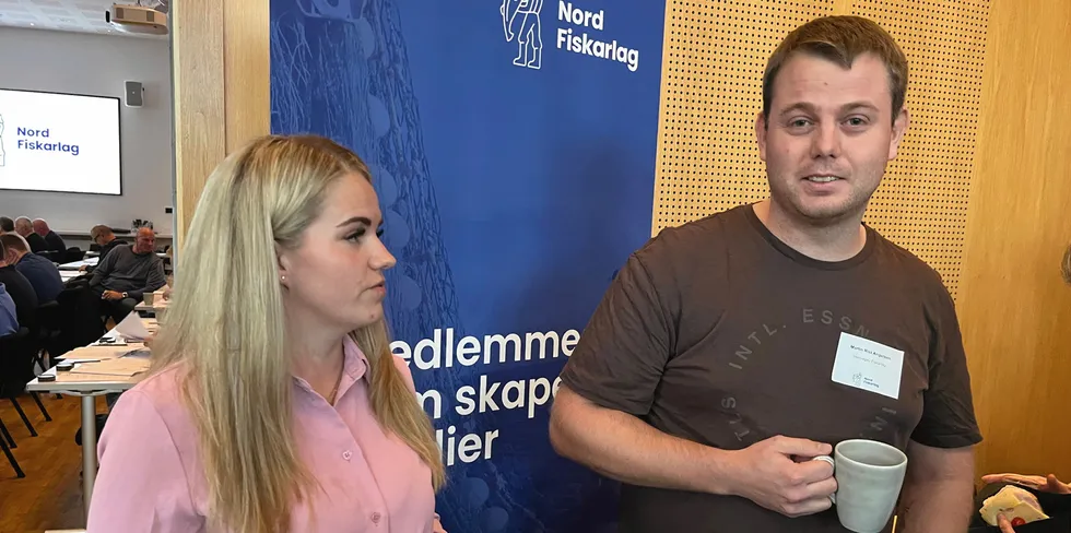 Sisilie Skagen Johnsen og Martin Rist Angelsen er enige om at det må være engasjement, ikke kjønn som er avgjørende for hvem som verv i Fiskarlaget. Begge fra Vestvågøy Fiskarlag.