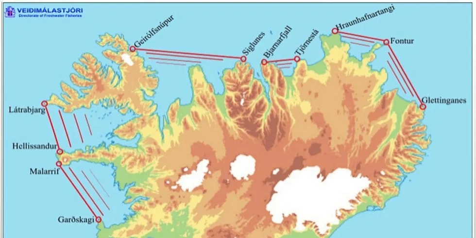 Store deler av Island er stengt for lakseoppdrett (markert med rødt). Vestfjordene, helt i nord vest, har størst potensial – mens på østsiden også har en del oppdrett. Eyjafjorden midt på nordkysten er heller ikke stengt for oppdrett. Sørkysten er ikke egent da det ikke er beskyttet kystlinje / fjorder.