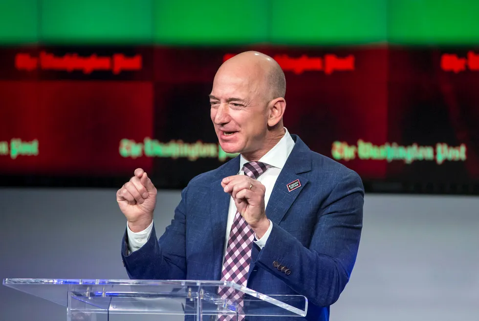 Amazon-grunnlegger Jeff Bezos kan le hele veien til banken. Foto: J. Scott Applewhite/AP Photo