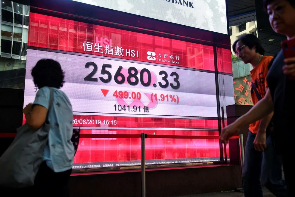 Hang Seng faller over ett prosent mandag. Her fra slutten av august.