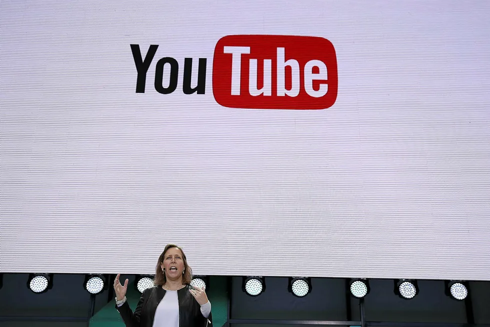 Mondelez, Orkla og Ringnes ble alle felt for å ha rettet markedsføringen av sine produkter mot barn gjennom bruk av YouTube. Her er YouTubes konsernsjef Susan Wojcicki på en konferanse i mai. Foto: JUSTIN SULLIVAN/GEtty Images/NTB Scanpix.