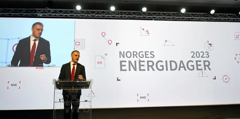 – Om det finnes et problem, så er det ikke at reguleringen er for lite investeringsvennlig. Problemet er at nettselskapene selv er for lite investeringsvennlig, sa NVE-sjef Kjetil Lund på Energidagene.