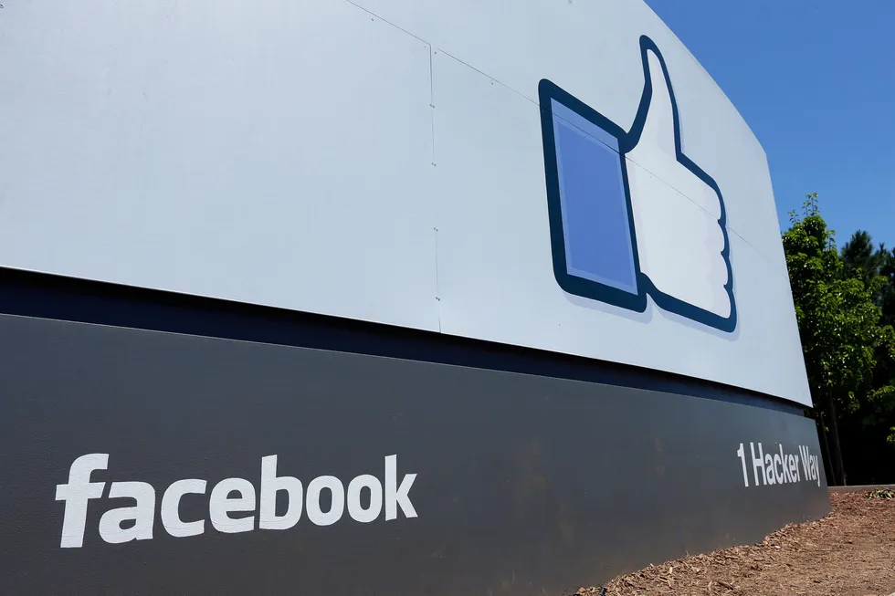 Facebook-aksjen skjøt fart mot slutten av ukens første handelsdag, etter at en føderal domstol forkastet en antitrust-sak ført av amerikanske konkurransemyndigheter.