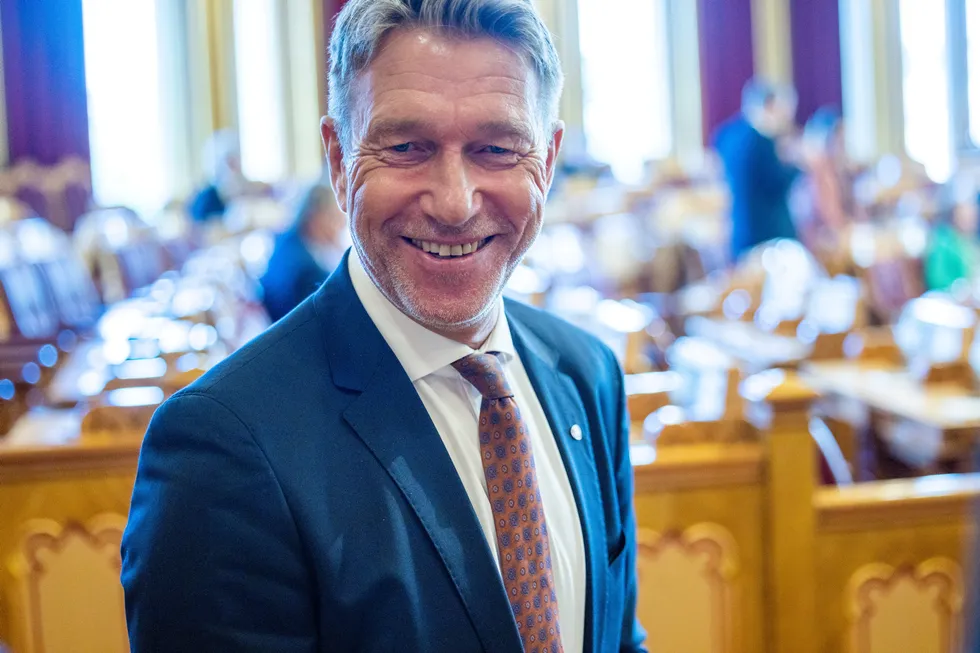 Konkurransetilsynet advarer mot et forslag fra olje- og energiminister Terje Aasland om endring i regulering av nettselskaper.