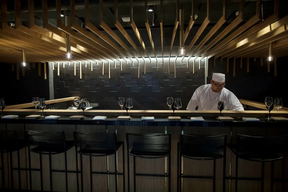 Luksussushi. Oslos nye sushirestaurant, Omakase by Alex Cabiao, drives av mannen som startet Alex Sushi. Foto: Øyvind Elvsborg