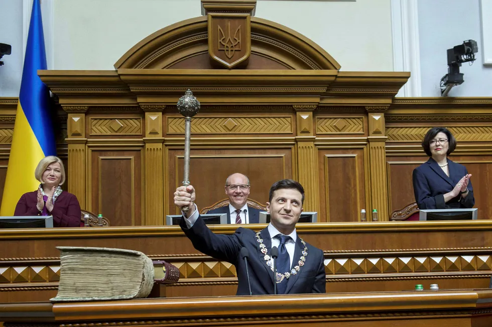 Ukrainas nye president Volodymyr Zelenskyj under edsavleggelse i parlamentet i Kiev mandag denne uken.