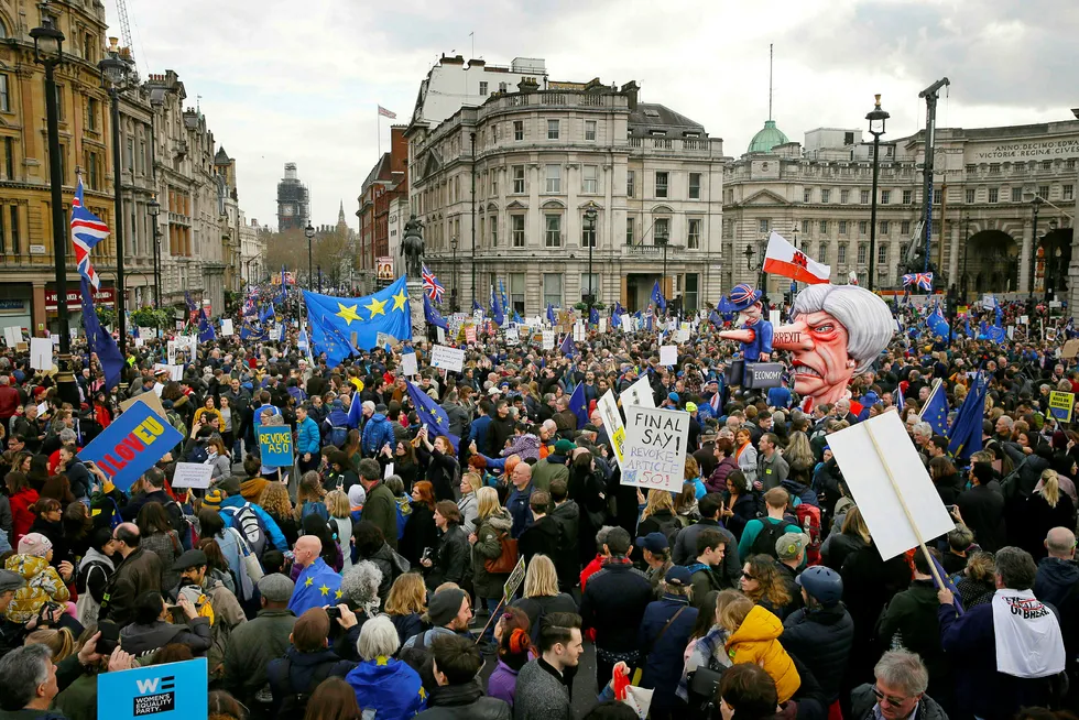 Rundt en million mennesker gikk protestmarsj gjennom Trafalgar square på lørdag 23 mars.