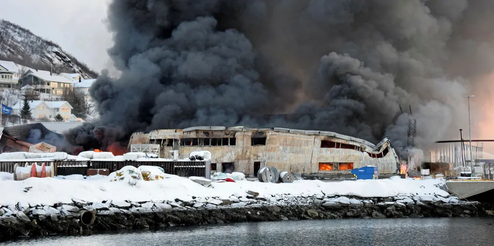 Illustrasjonsfoto: Brann hos Mørenot, Skjervøy tidligere i år. Hendelsen har ingen direkte sammenheng med artikkelen.