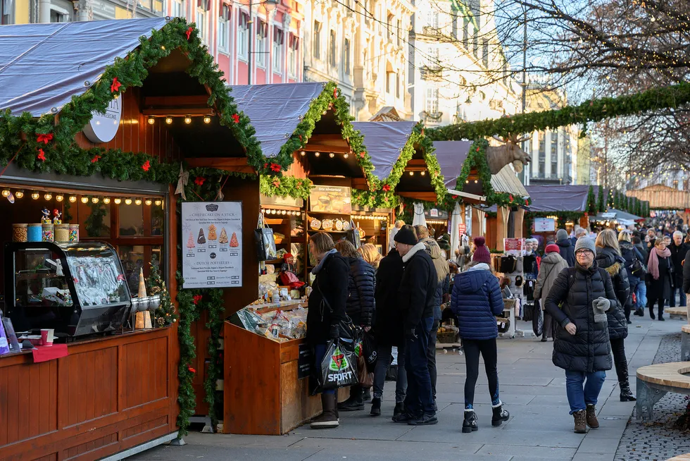 Julemarkeder, der en kan kjøpe juggel, gløgg og kortreist tradisjonsmat i desembersørpen, blir markedsført som en «gammel tradisjon». De aller fleste norske julemarkedene er imidlertid etablert etter årtusenskiftet – og tok for alvor av det siste tiåret. I år er det rundt 200 i Norge, og dette markedet ligger i Spikersuppa i Oslo.