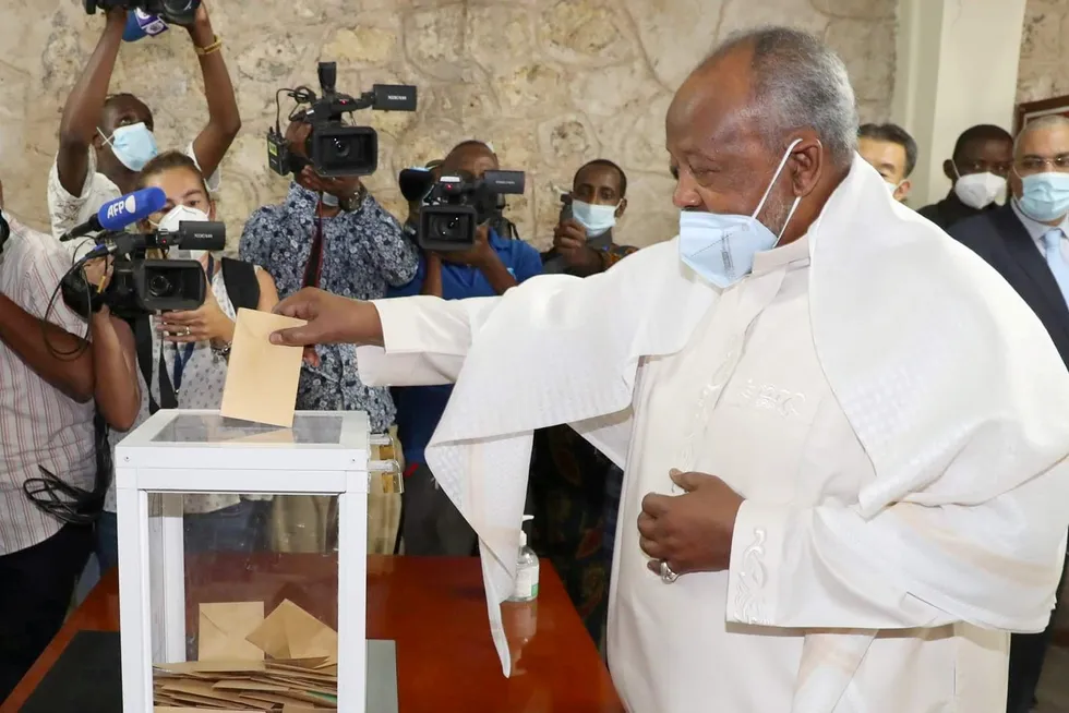 Vote: Djibouti's President Ismael Omar Guelleh casts his ballot during the presidential elections