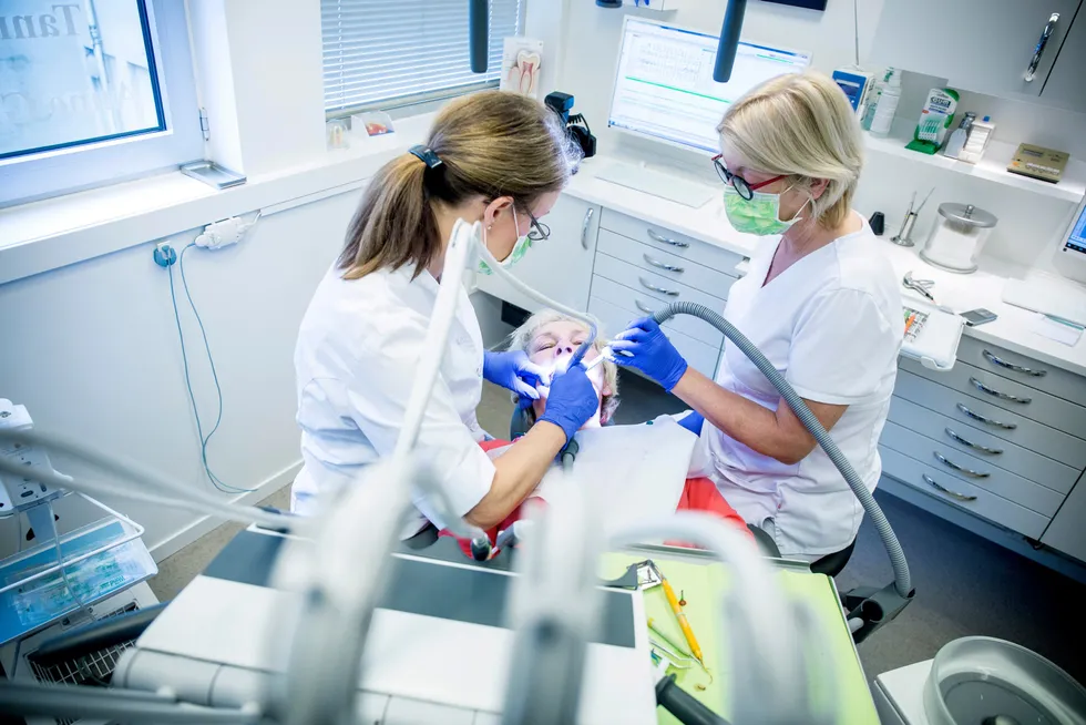 Det er blitt mer konkurranse blant tannlegene om pasientene, med et påfølgende press på prisene.