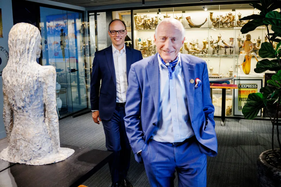 Christian Ringnes (til høyre) går av etter 40 år som sjef for Eiendomsspar. Han inntar nå rollen som arbeidende styreleder, mens Sigurd Stray tar over sjefsstolen.