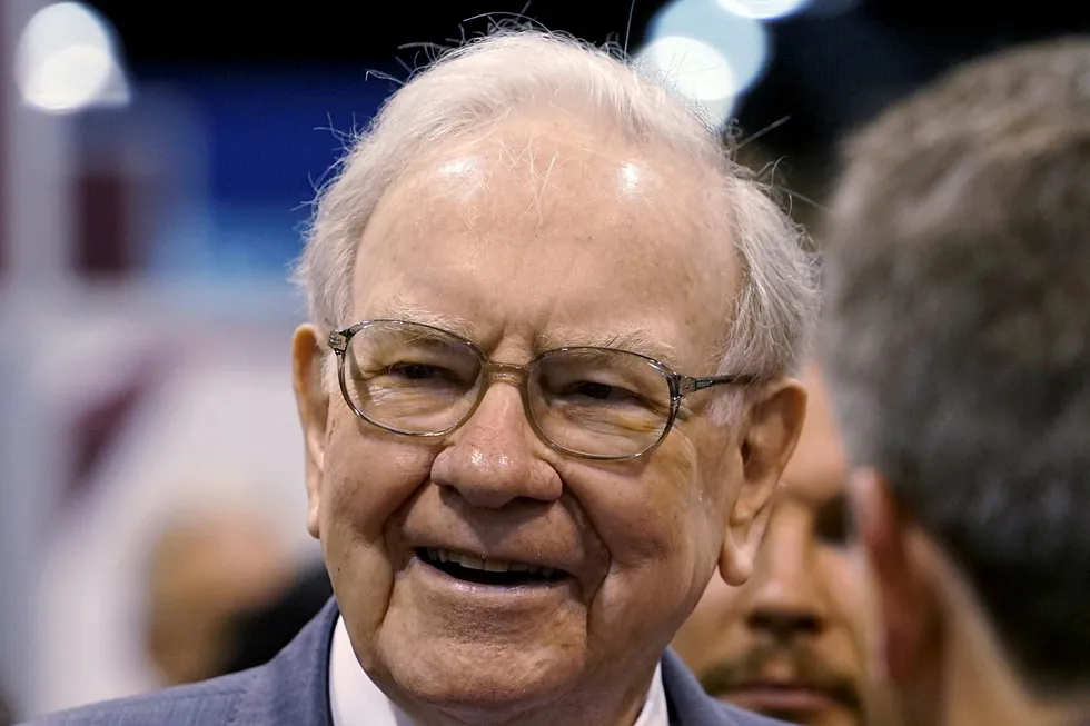 Berkshire Hathaway og dets toppsjef, investor Warren Buffett, blir største aksjonær i Bank of America når selskapet nå konverterer opsjoner til aksjer. Arkivbilde. REUTERS/Rick Wilking/File Photo Foto: Rick Wilking/Reuters/NTB Scanpix.