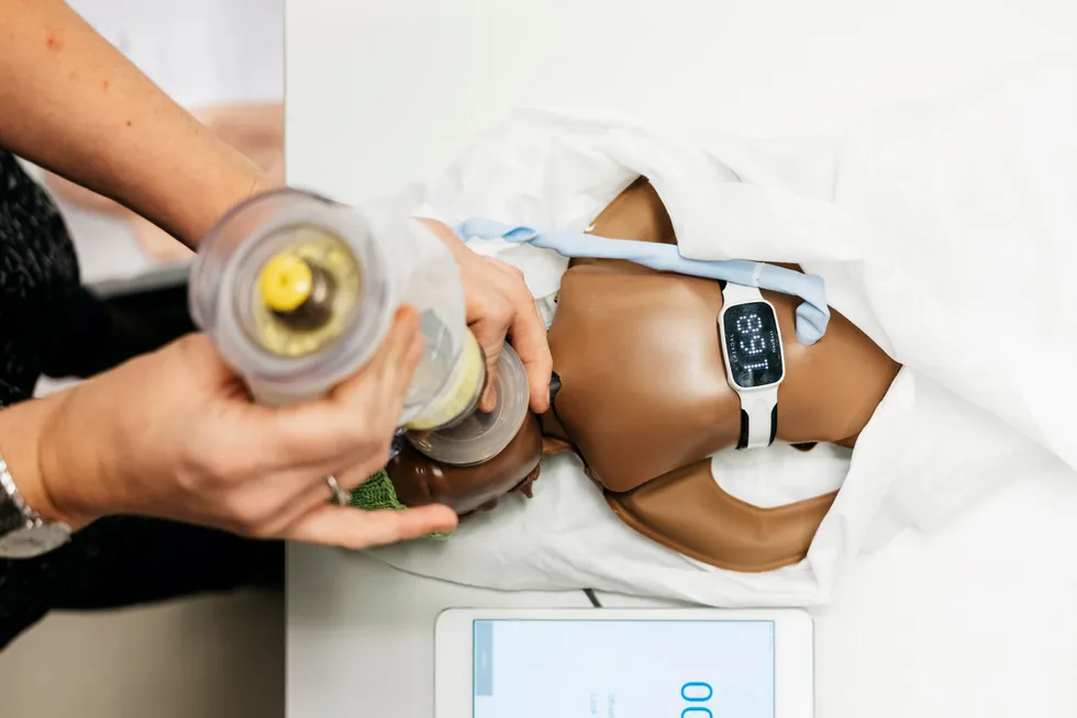 Norske Lærdal Medical er et eksempel på norsk industri som retter seg direkte inn mot mor og barn i fattige land, skriver artikkelforfatteren. Bilde av NeoBeat, en pulsfremviser for nyfødte.