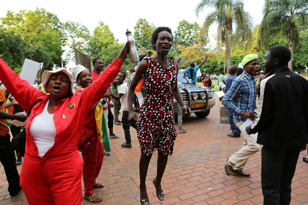 Vill jubel i Zimbabwe etter Mugabes avgang