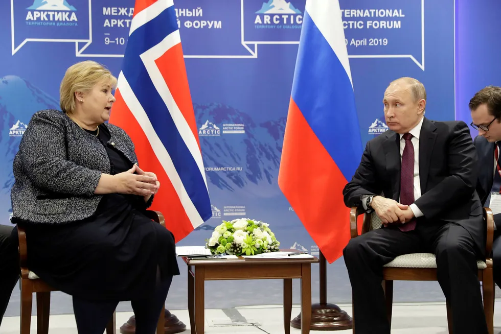 Statsminister Erna Solberg og Russlands president Vladimir Putin bilateralt møte i St. Petersburg.