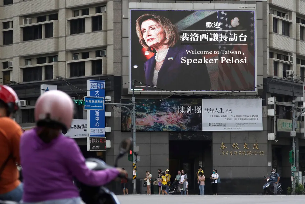 Kinesiske myndigheter mislikte sterkt at daværende leder for Representantenes hus, demokraten Nancy Pelosi, besøkte Taiwan i august 2022. Kina holdt store militærøvelser nær Taiwan, som svar på besøket.