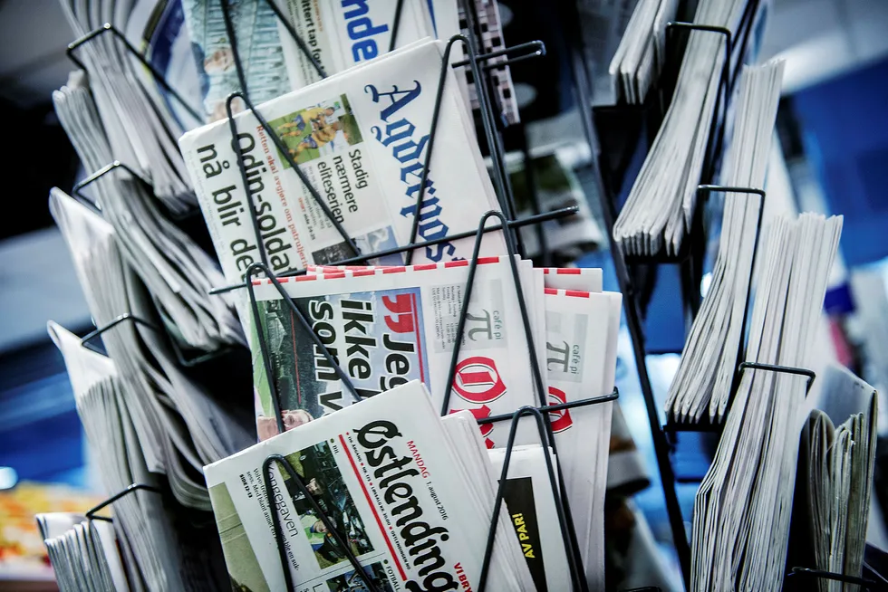 De tredve største region- og lokalavisene i Norge er fortsatt papiraviser i økonomisk forstand. Over 60 prosent av omsetningen kommer fra papir, skriver Sturle Rasmussen.