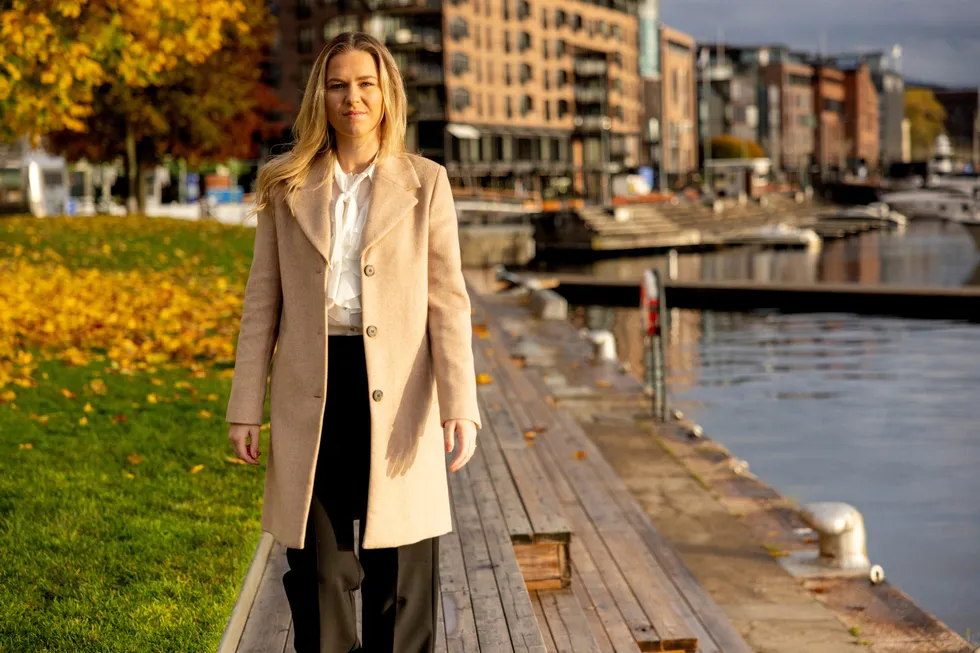 Seniorøkonom Sara Midtgaard i Handelsbanken tror på fortsatt høyere boligpriser når Eiendom Norge legger frem marstallene på onsdag. Men mot sommeren kan det blir mer ruskete, advarer hun.