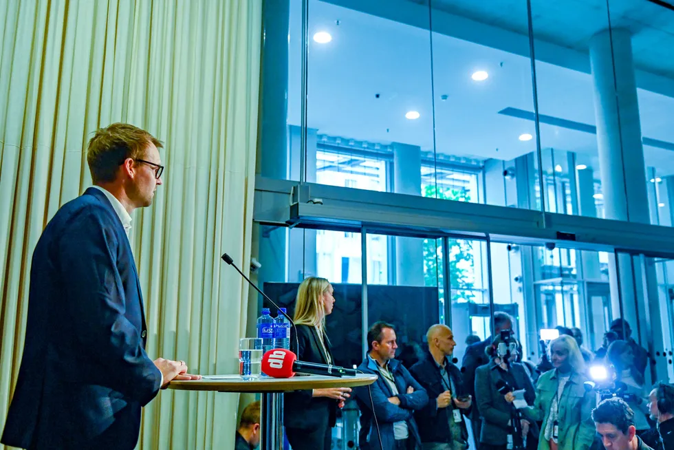 KrF-leder og barne- og likestillingsminister Kjell Ingolf Ropstad på sin andre pressekonferanse på to dager etter Aftenpostens sak om at han hadde tatt aktive grep for å unngå skatt på statsrådsboligen han benyttet.