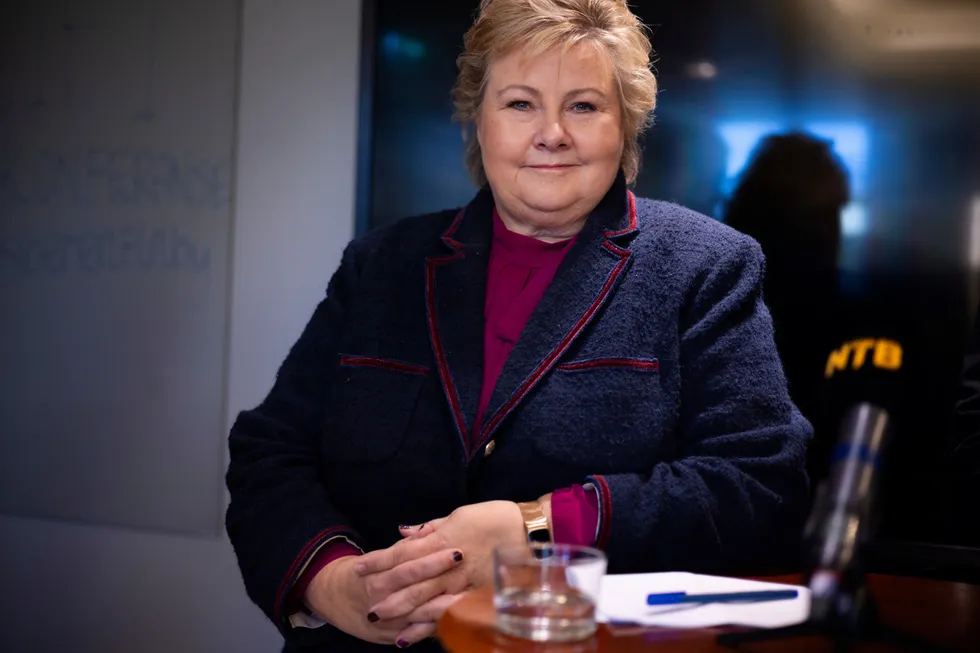 En fornøyd Erna Solberg under sentralstyremøte i Høyre.