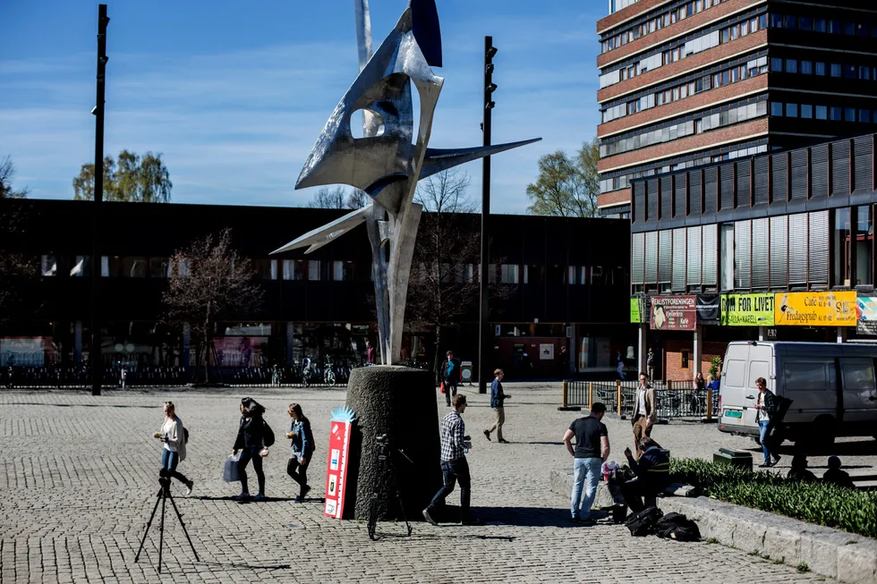 Lavere skatter kan gi nye bedrifter, men de må også ha nok folk og med riktig kompetanse, skriver Erna Solberg. Illustrasjonsfoto: Universitetet i Oslo.