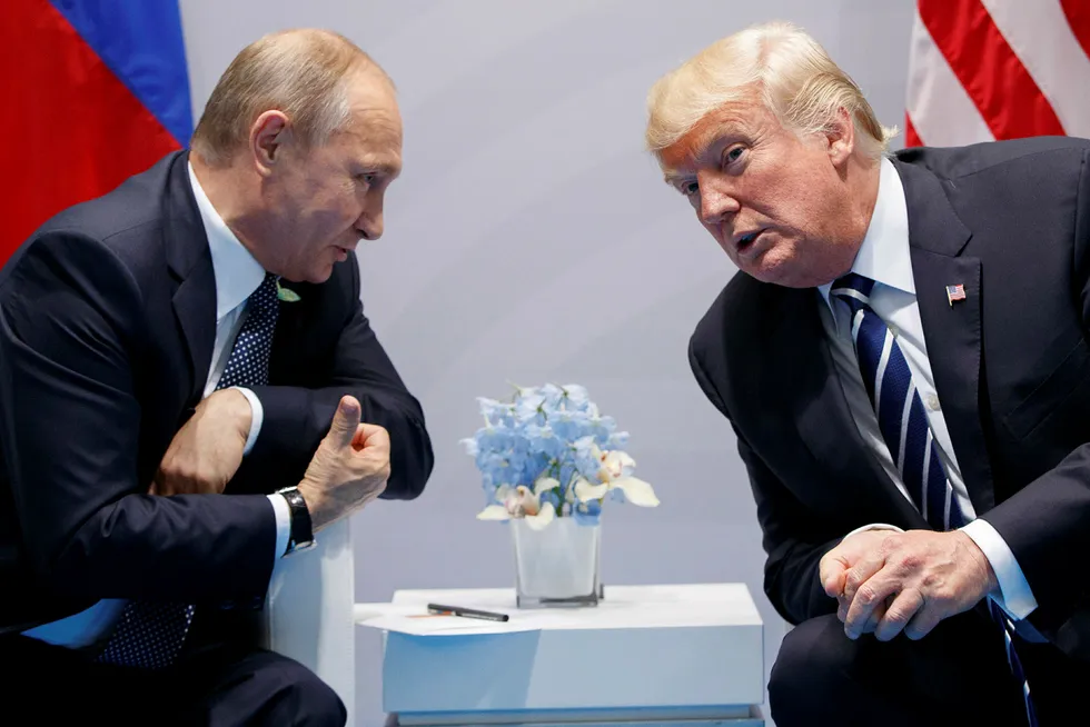 Vladimir Putin og Donald Trump under G20-møtet i Hamburg. Foto: Evan Vucci / AP / NTB scanpix