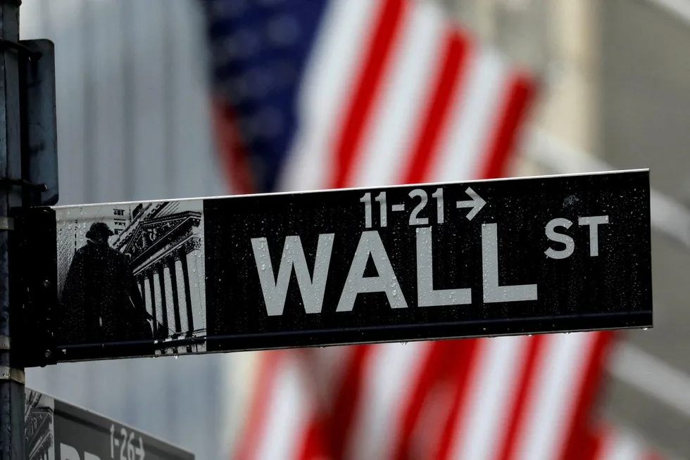 Wall Street er i ferd med å legge en svake uke bak seg.