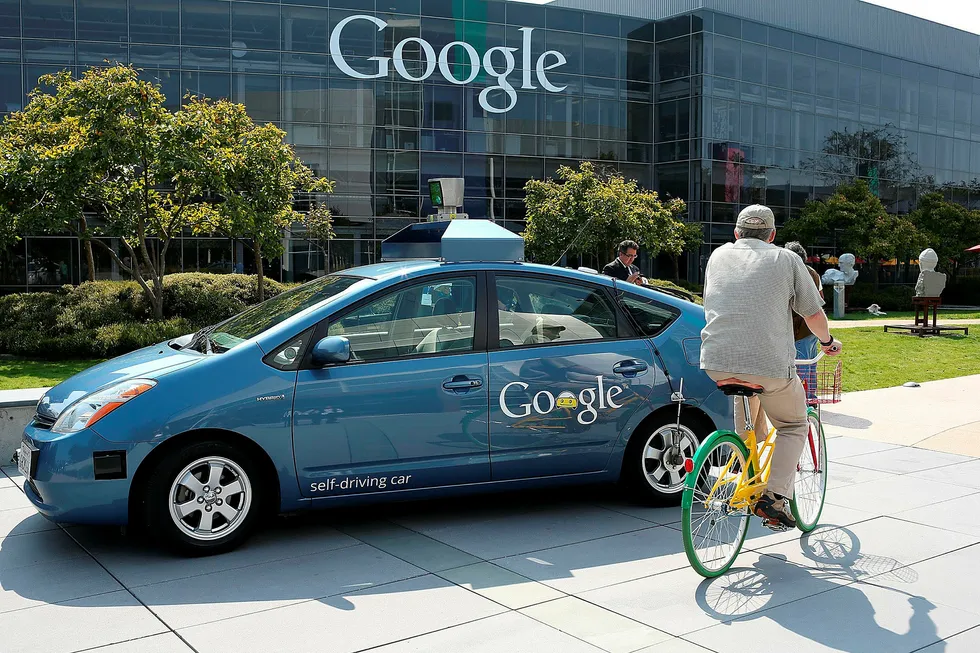 Googles selvkjørende bil ved Googles hovedkontor i California. Foto: JUSTIN SULLIVAN/Afp/NTB scanpix