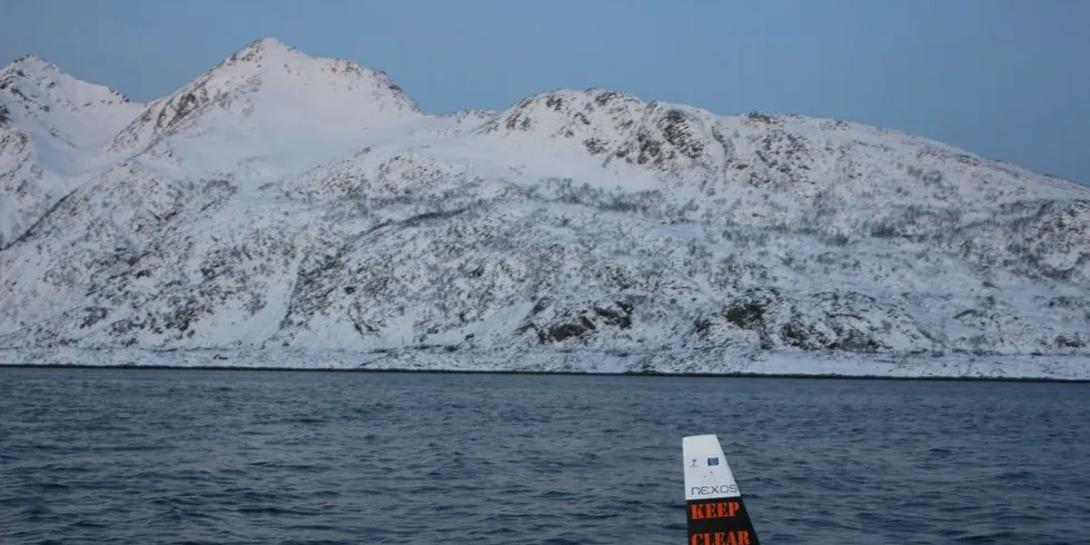 Sailbouy testes ut utenfor Vengsøya i Tromsø kommune. Foto: Jørn Mikael Hagen.