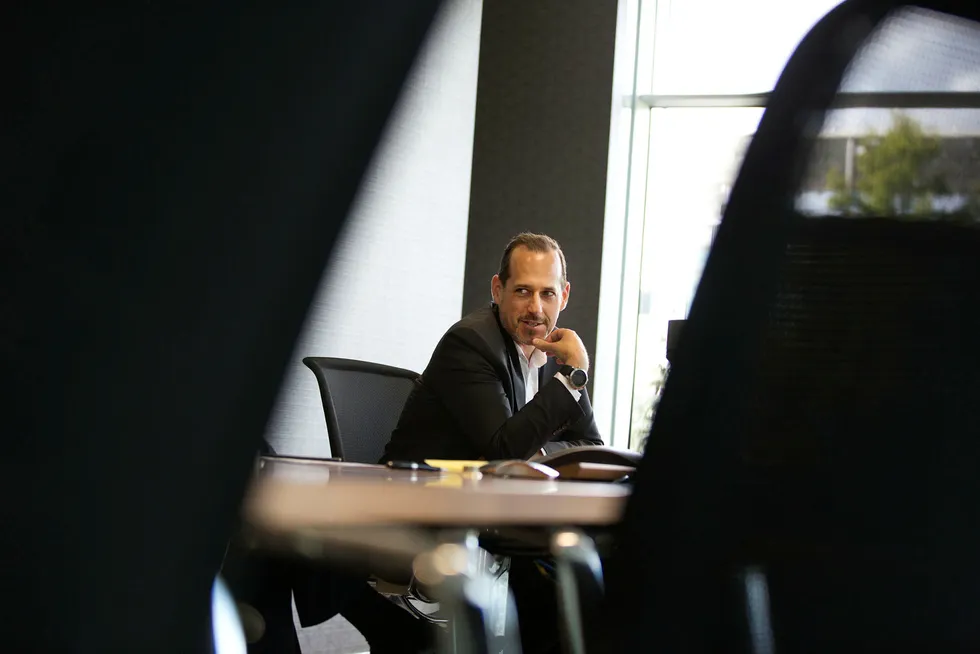 Seadrills konsernsjef Anton Dibowitz brukte morgentimene på kontoret i London til å ringe selskapets kunder for å orientere om beslutningen om å søke konkursbeskyttelse i Texas. Foto: Jeff Gilbert