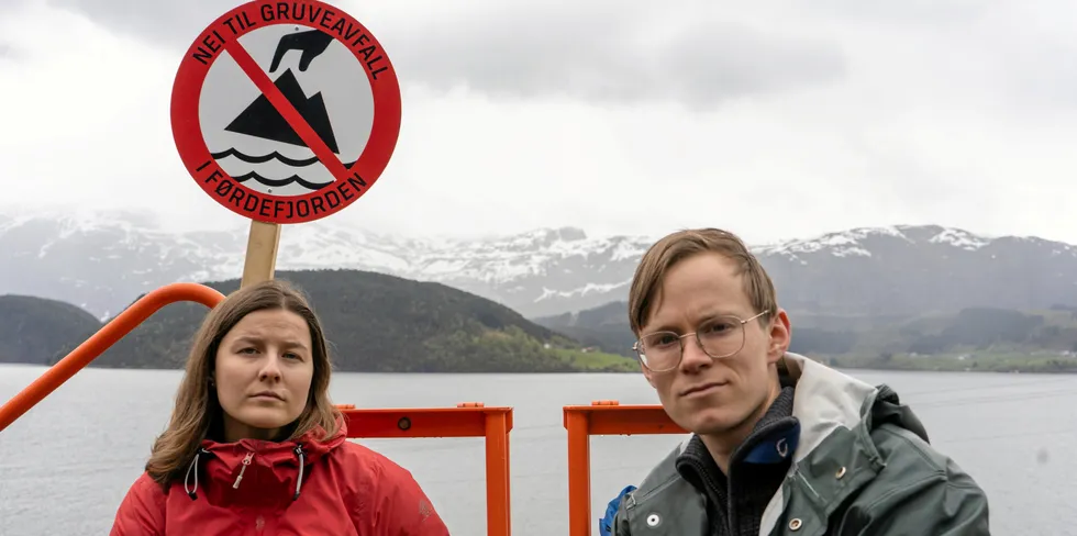 Det er eit stort steg å gå til sivil ulydnad, men i denne saka er det ein større urett å øydelegga fjorden enn å forhindra arbeidet, skriv Gaute Eiterjord. Her saman med Mari Gjerdåker.