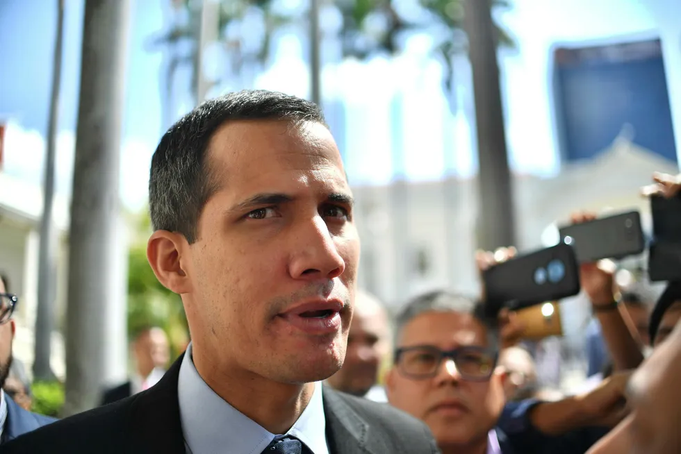 Opposisjonsleder Juan Guaidó er ilagt utreiseforbud av Venezuelas høyesterett.