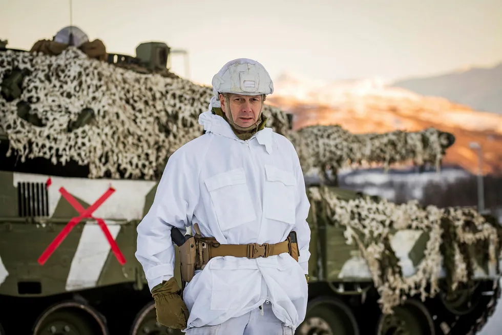 Tidligere brigadesjef Eldar Berli påstår at norsk forsvarspolitikk er grunnleggende endret. Vekten er lagt på avskrekking ved å satse på nye kampfly og fremtidige missiler, mener han.
