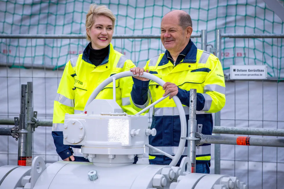 Fast tracking: German Chancellor Olaf Scholz (right) and Mecklenburg-Western Pomerania President of Manuela Schwesig at the Deutsche Ostsee LNG terminal in Lubmin.