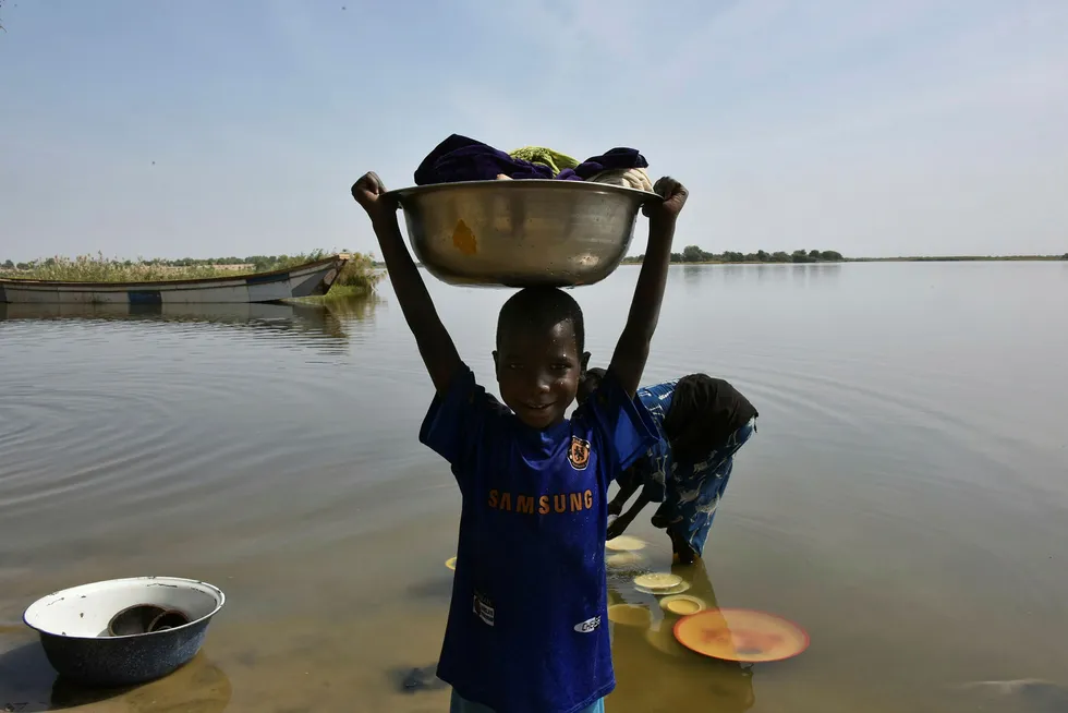 Det er en stor humanitær krisen rundt den afrikanske Tsjad-sjøen.