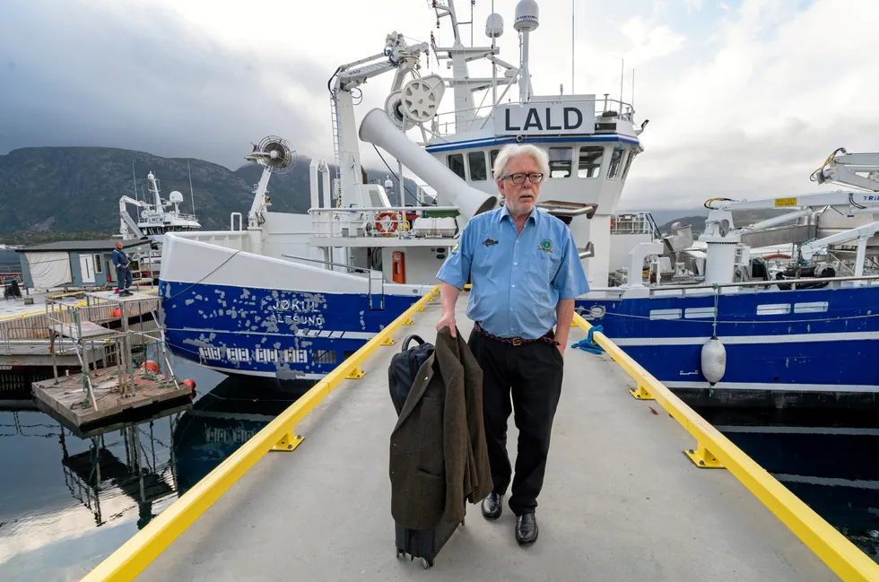 – Hva skyldes angsten i Nord? Hvorfor vil ikke Sør være alene med Nord? Hvorfor vil Fiskebåt ha en tredjepart av landsstyret? Er det noen som ser nytte av en splitting? spør Johan Williams.