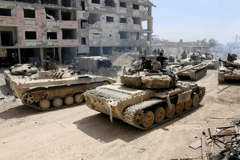 Syriske armetropper samler seg for å angripe rebellstyrkene i Øst-Ghouta i begynnelsen av april. Krigen i Syria er ikke lenger bare en borgerkrig, men et regionalt og globalt stormaktsspill og i økende grad episenteret for et oppgjør mellom USA og Russland. Foto: AFP/NTB Scanpix