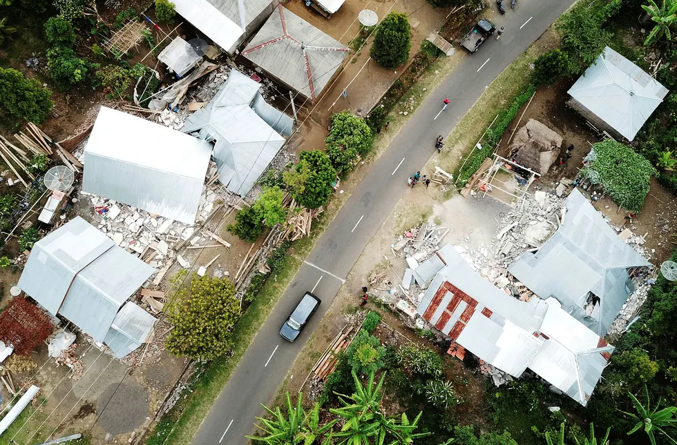 Tusenvis av hus er ødelagt etter jordskjelvet som rammet øya Lombok hardt. Foto: Antara Foto/Akbar Nugroho Gumay/Reuters/NTB Scanpix