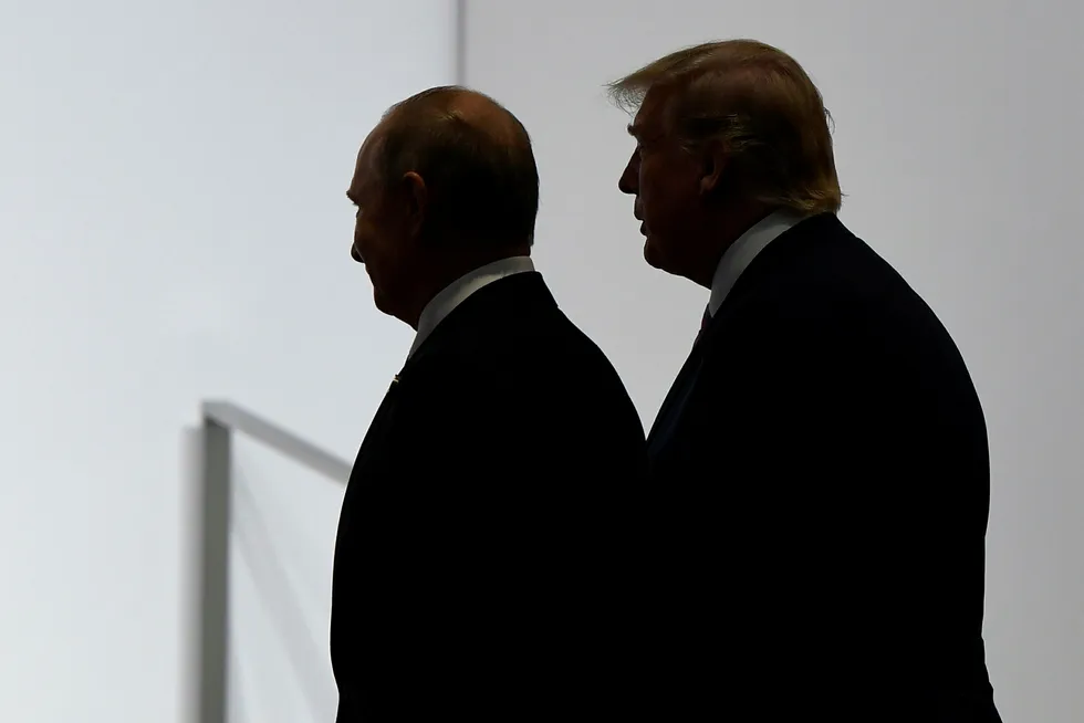 President Donald Trumps regjering varslet torsdag at USA vil trekke seg fra Open Skies-avtalen, som de beskylder Russland for å bryte. Her er Trump fotografert sammen med Russlands president Vladimir Putin .