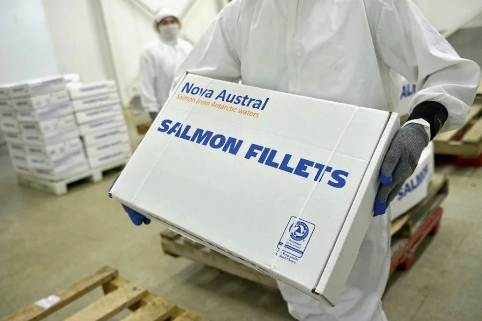 Nova Austral salmon box.