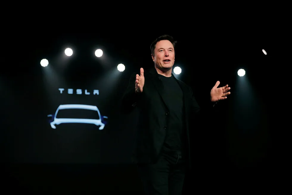 Elon Musk og Tesla leverte overskudd for fjerde kvartal på rad, men tallene beroliger ikke alle.