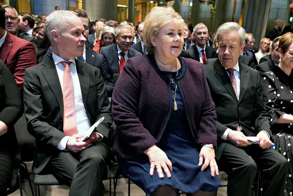 Finansminister Jan Tore Sanner (til venstre), statsminister Erna Solberg og sentralbanksjef Øystein Olsen kunne ikke vite at nordmenn ville sette en unik spare- og lånerekord bare måneder etter årstalen i Norges Bank 13. februar 2020.