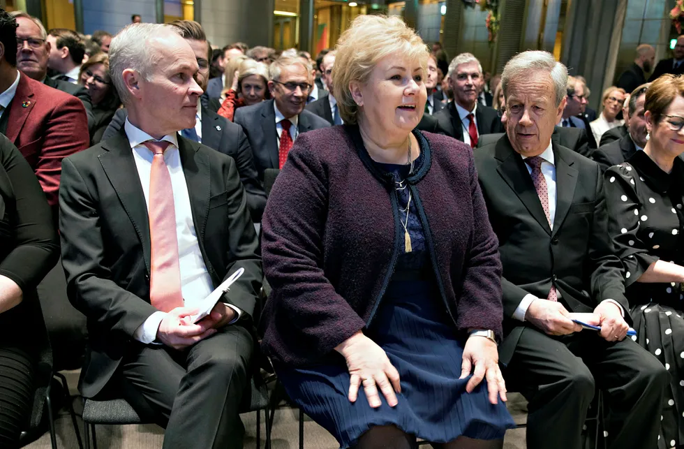 Finansminister Jan Tore Sanner (til venstre) og statsminister Erna Solberg.