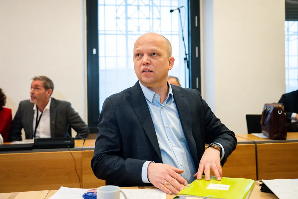 Finansminister Trygve Slagsvold Vedum (Sp) har budsjettproblemer.